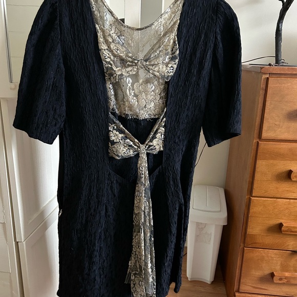 Women’s unique open backed dress - Picture 3 of 4